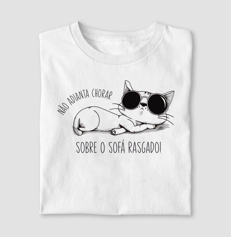 Camiseta Não adianta chorar sobre o sofa rasgado!